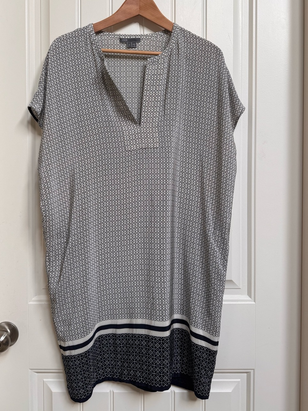 VINCE Trapunto Silk Cream and Black Printed Tunic Dress. Size L